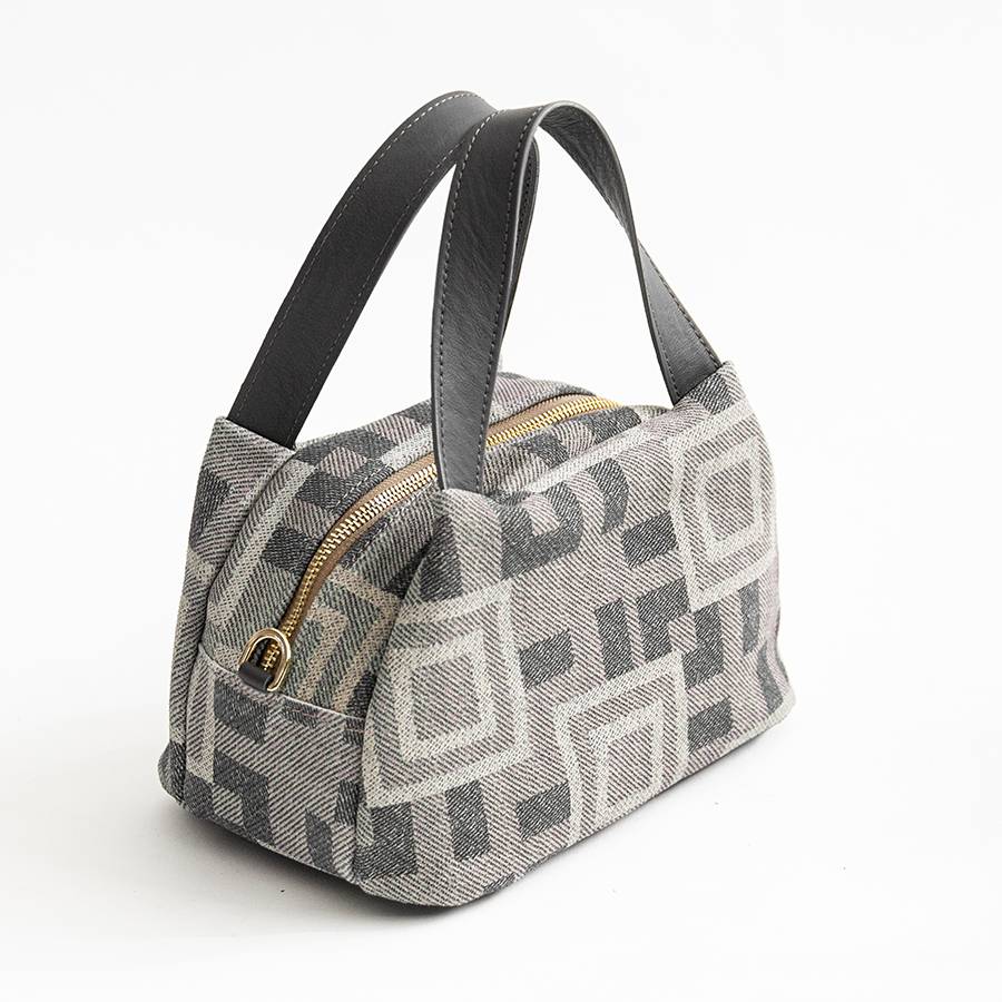 Laura Di Maggio FANTASY – Bauletto in camoscio stampato taupe Presa