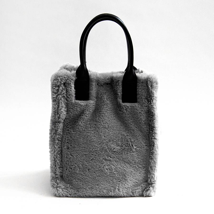 Laura Di Maggio TRUDY BIG – shopping in ecopelliccia grigia In Linea