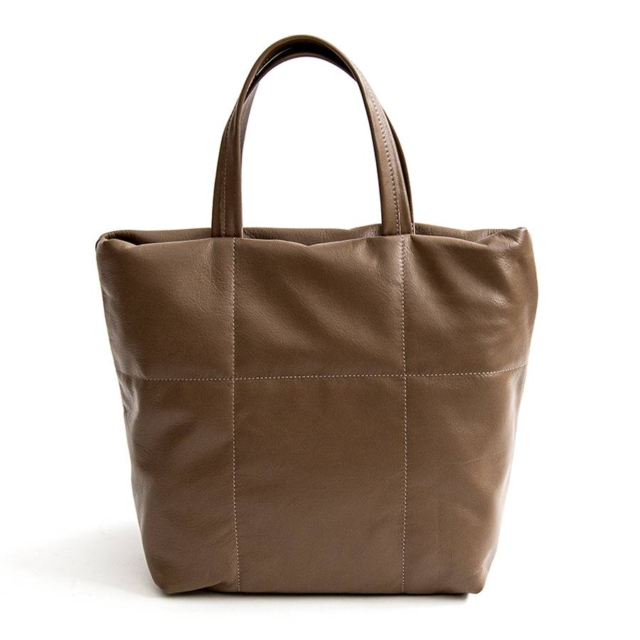Laura Di Maggio DENISE – Tote bag in pelle nappa trapuntata taupe Convenienza