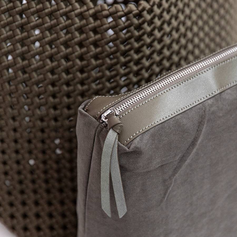 Laura Di Maggio KENDRA – Borsa intrecciata in raso taupe In Vendita