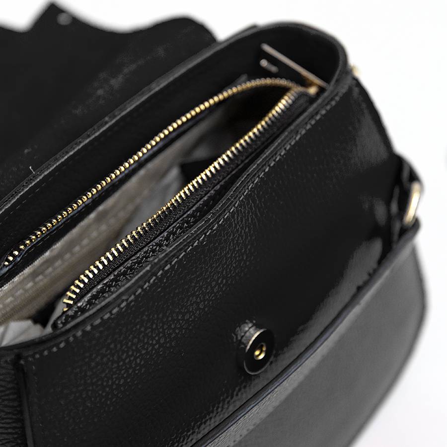 Laura Di Maggio SALLY – Postina con patta in pelle nera Nuovo