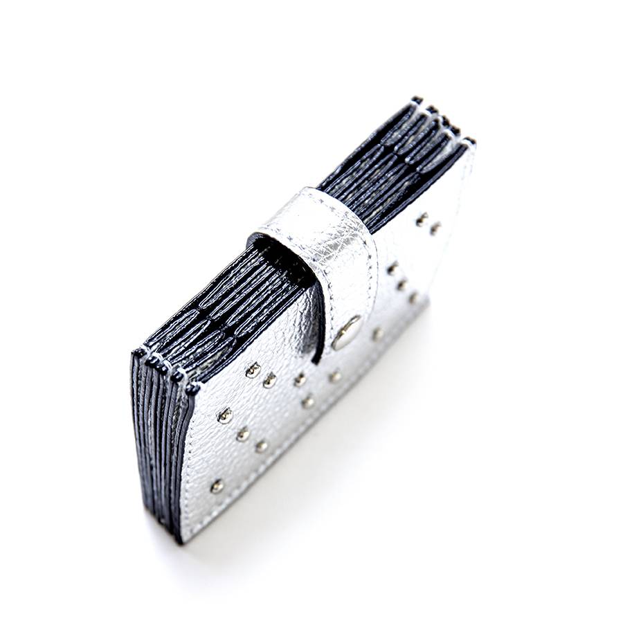 Laura Di Maggio CREDIT CARD – credit card argentato con borchie Rilascio limitato