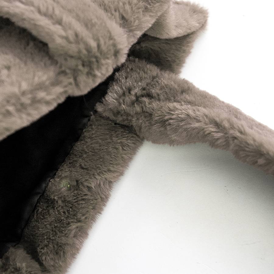 Laura Di Maggio FLUFFY – Maxi shopping in pelliccia ecologica beige Smaltimento dello stoccaggio