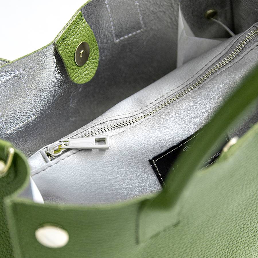 Laura Di Maggio SAM – Shopping con borchie in pelle verde aloe Ultimi due giorni