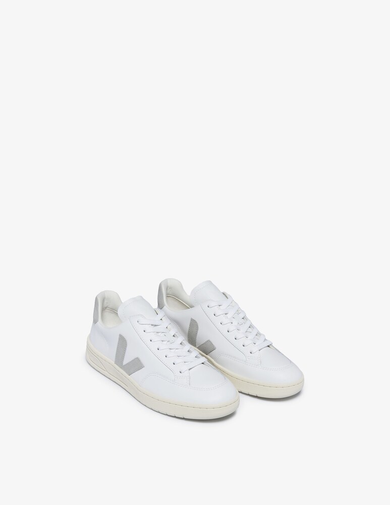 Veja Sneakers in pelle V-12 Acquista Ora