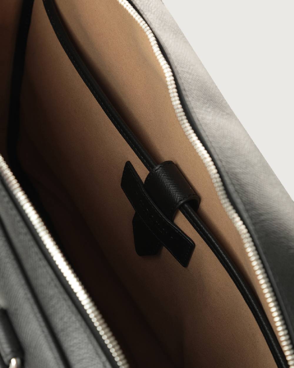 Orciani Borsa a mano Business slim Timeless in pelle palmellata Smaltimento dello stoccaggio