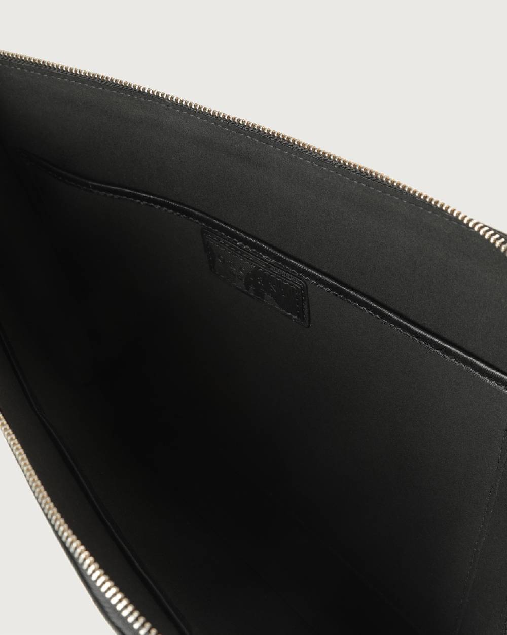 Orciani Pochette slim Skyline in pelle Latest fashion