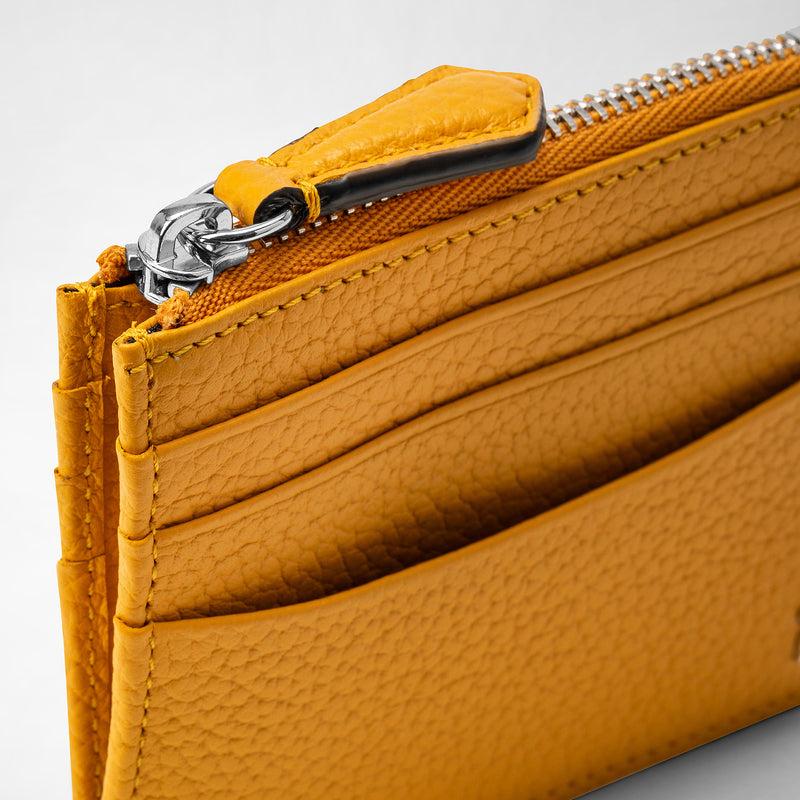 Serapian Zip card case in cachemire leather ochre Comprane uno, ottenene uno gratis