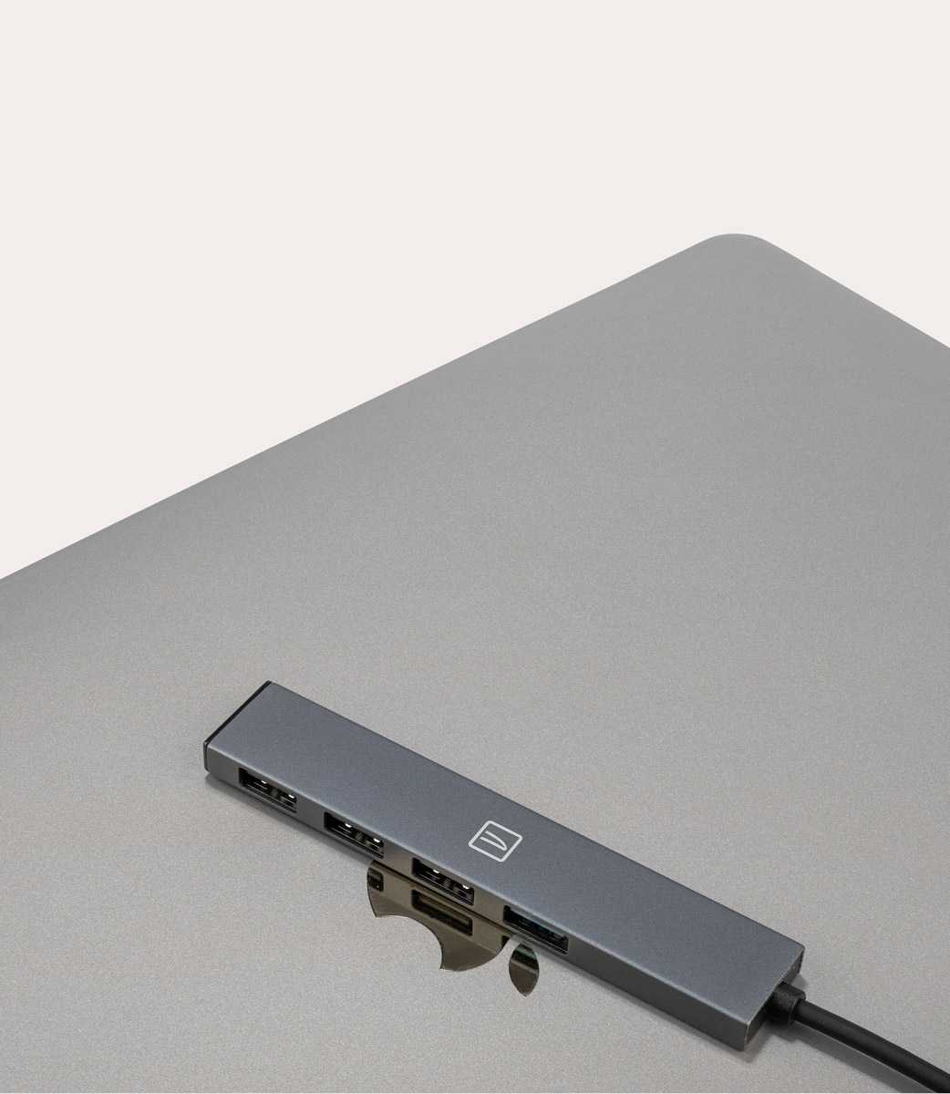 Tucano Hub 4-in-1 USB-A con 1 USB 3.0 + 3 USB 2.0 Smaltimento dello stoccaggio