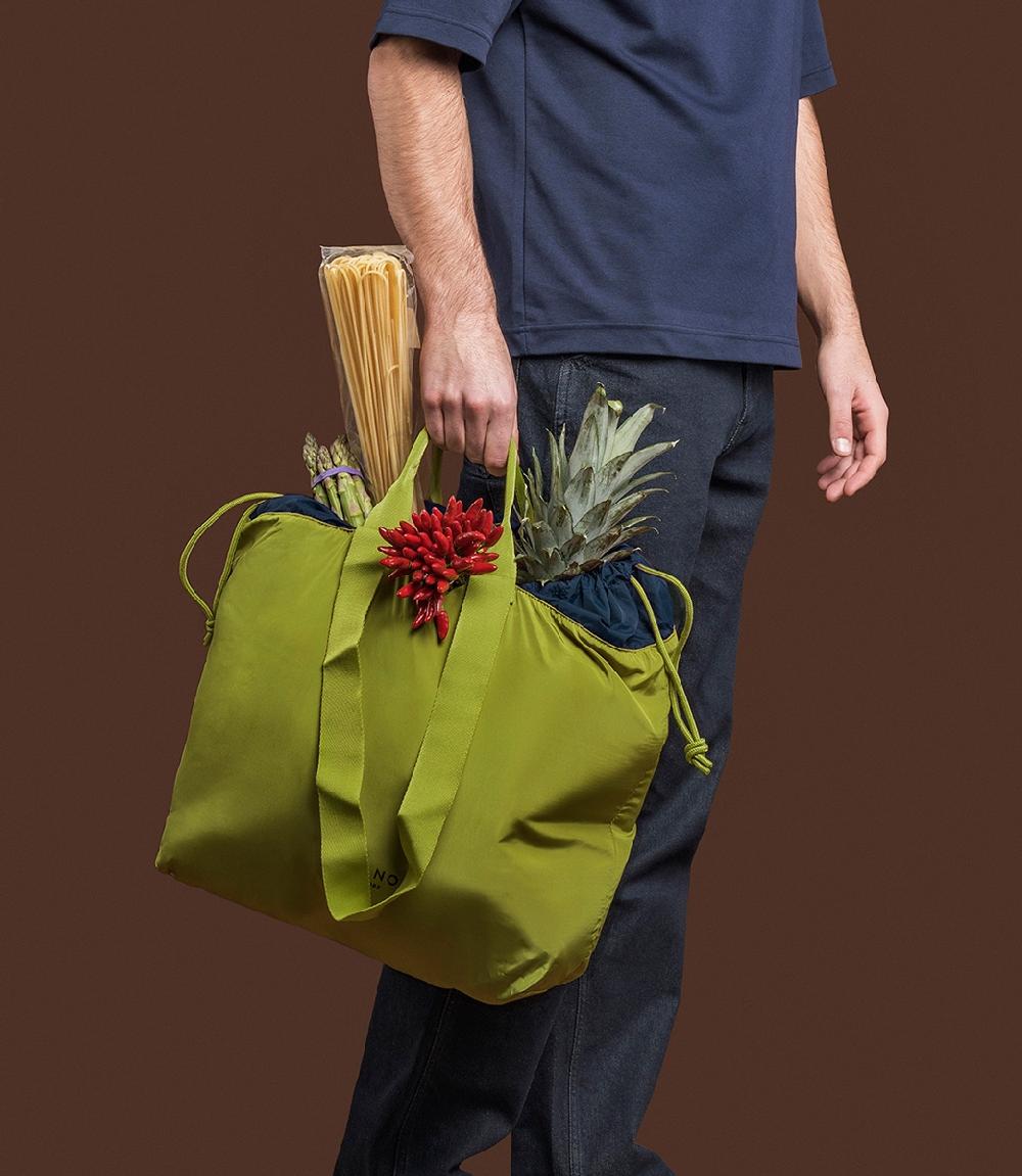 Tucano Borsa shopper pieghevole in materiale ottenuto dalla plastica riciclata Sconti VIP