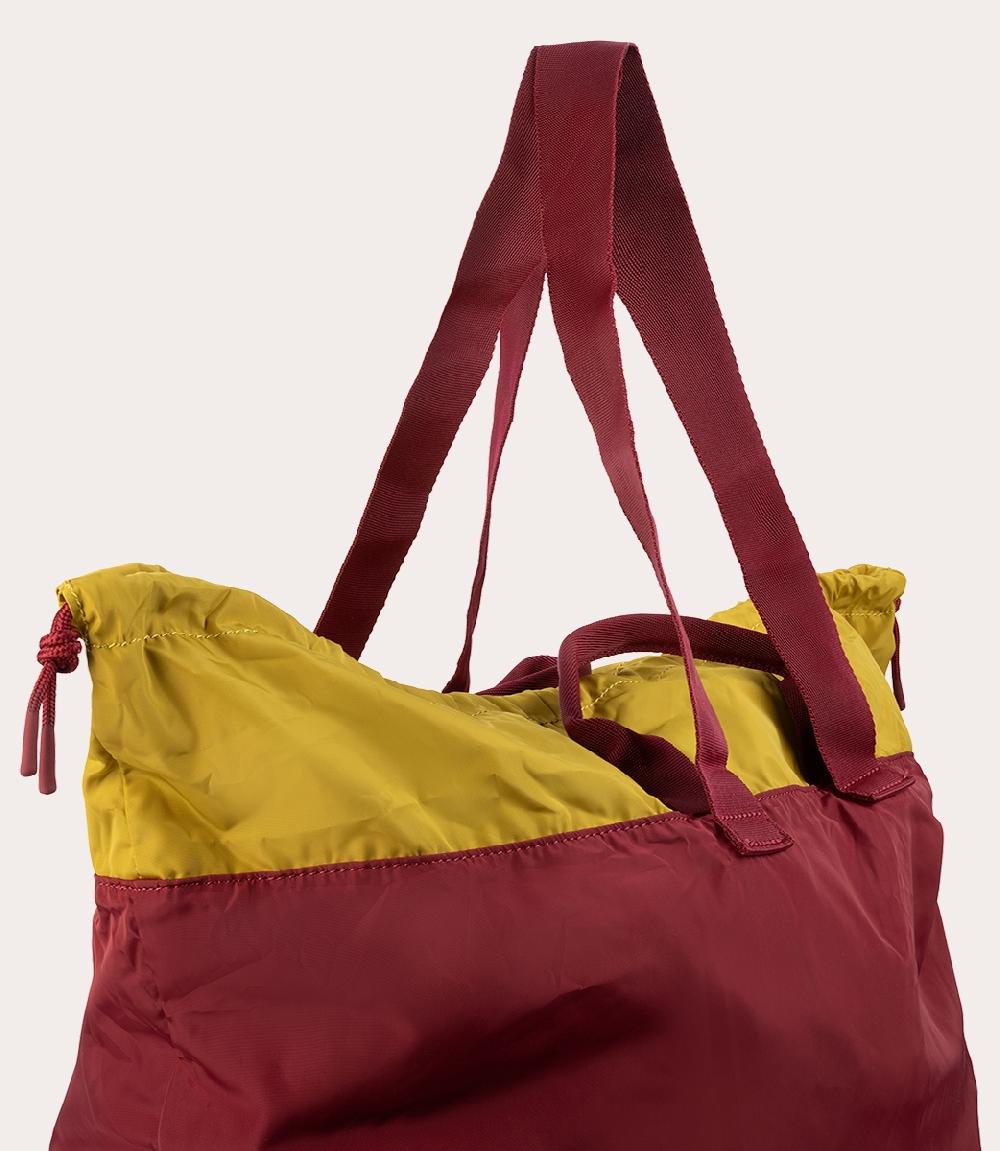 Tucano Borsa shopper pieghevole in materiale ottenuto dalla plastica riciclata Sconti VIP