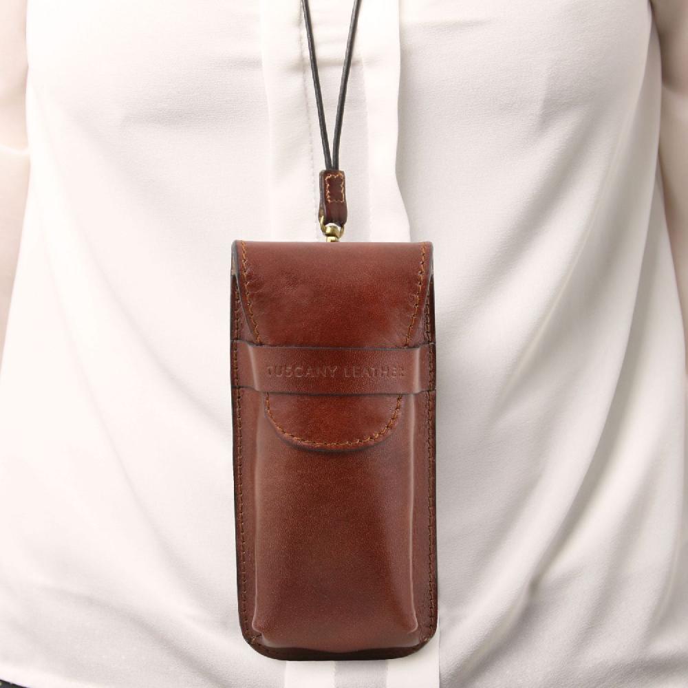 Tuscany Leather Esclusivo Portaocchiali/Portacellulare a Tracolla in Pelle Misura Grande Offerte speciali