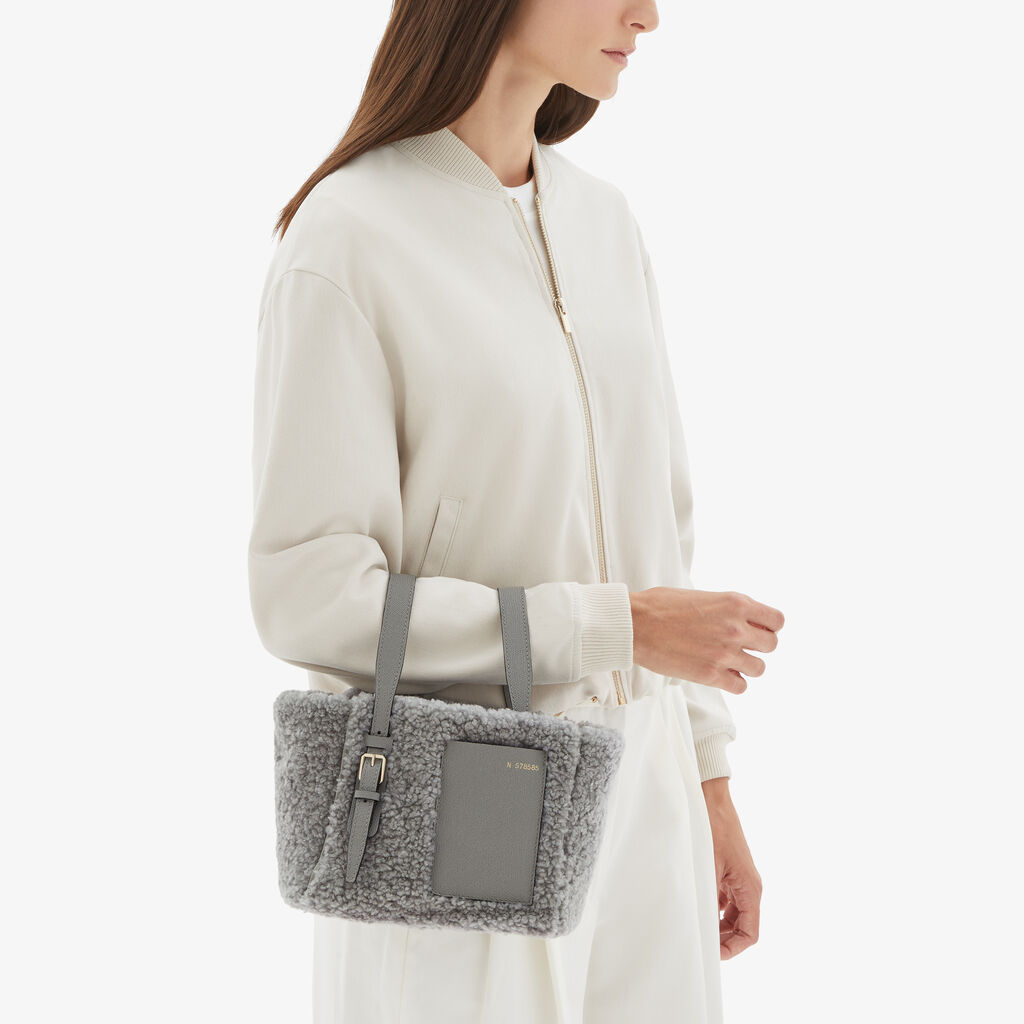 Valextra Borsa a secchiello da Donna in Shearling Grigia | Valextra Soft Vendite Flash
