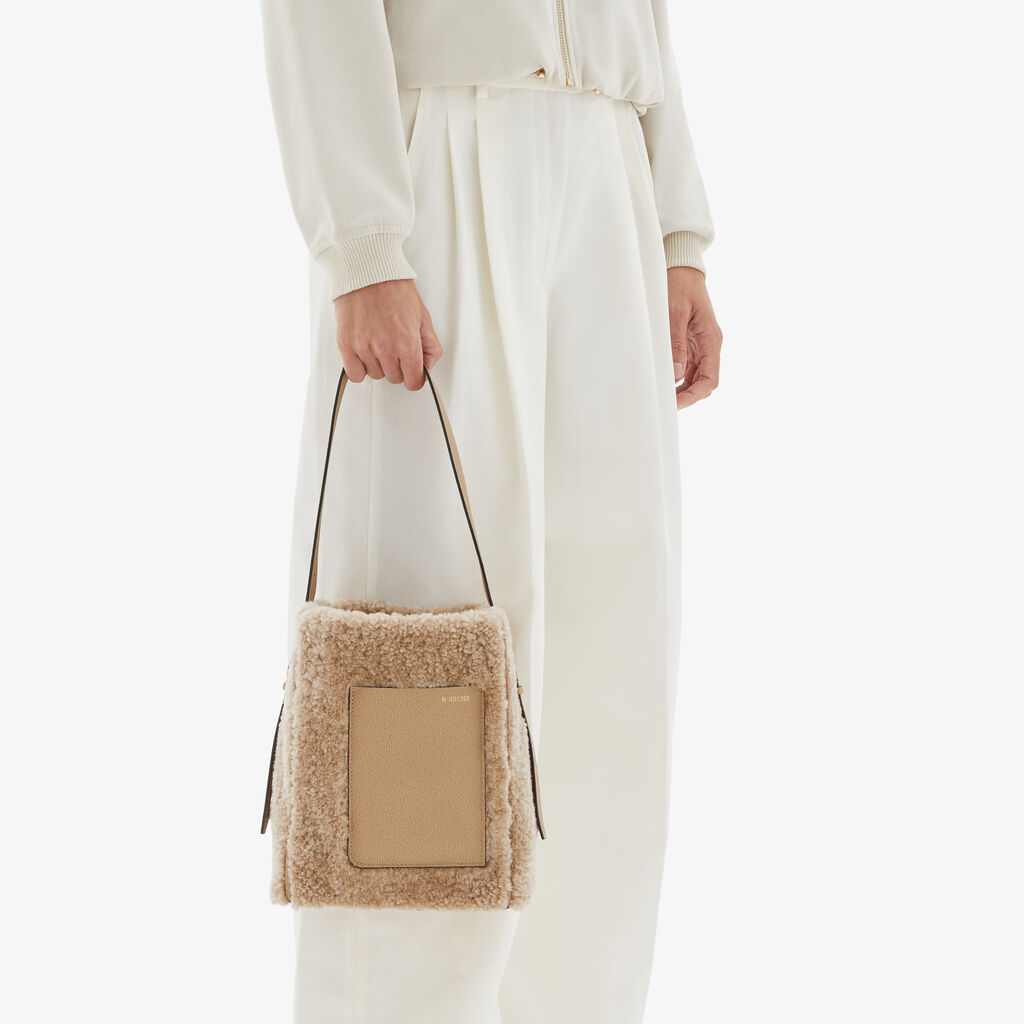 Valextra Borsa a secchiello da Donna Mini Shearling Beige | Valextra Soft Negozio