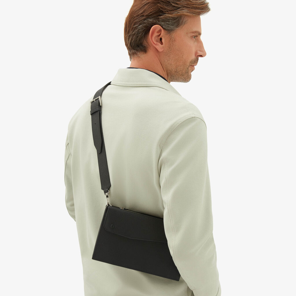 Valextra Borsa a tracolla da Uomo in Pelle Nera | Valextra Pocket Italy