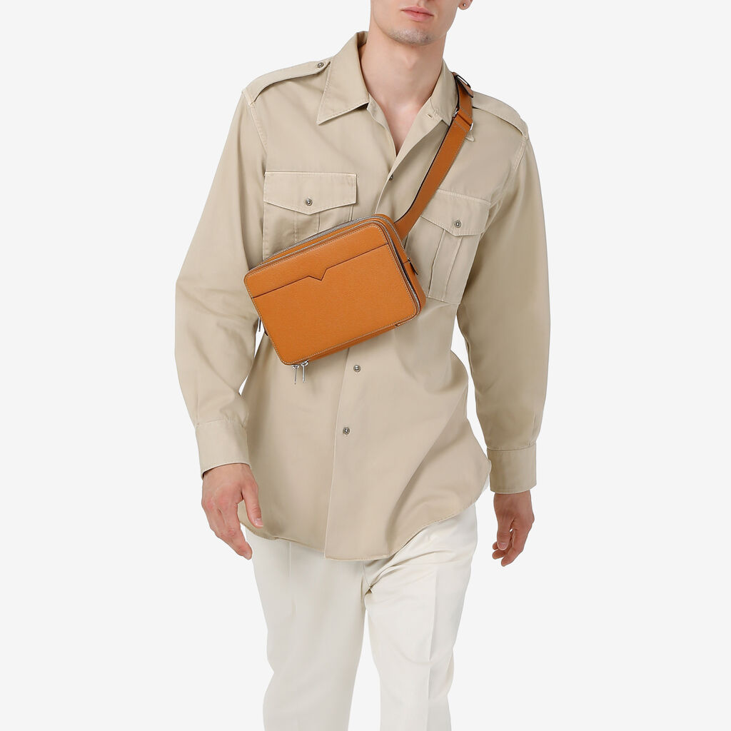 Valextra Marsupio a tracolla in Pelle Marrone | Valextra V-Line Offerte esclusive
