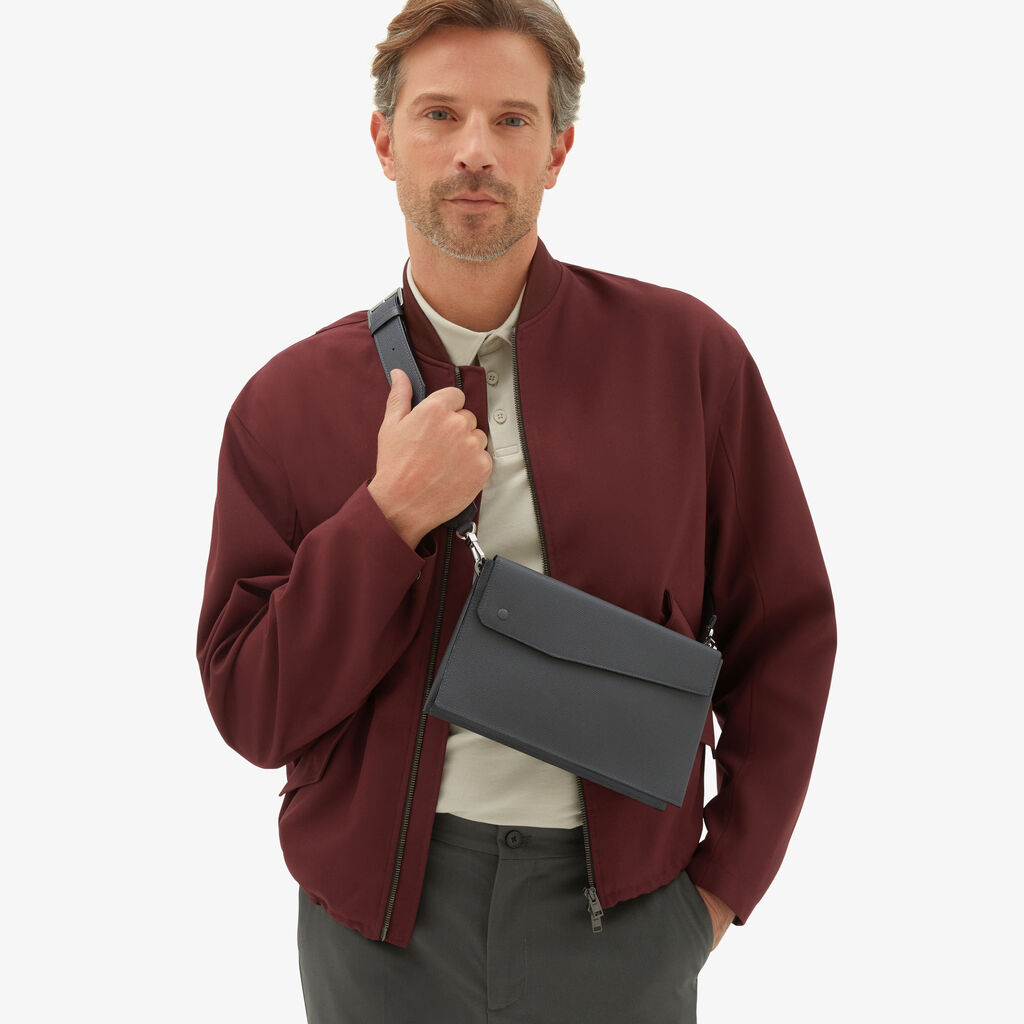 Valextra Borsa a tracolla da Uomo Mini in Pelle Grigia | Valextra Pocket Bestseller
