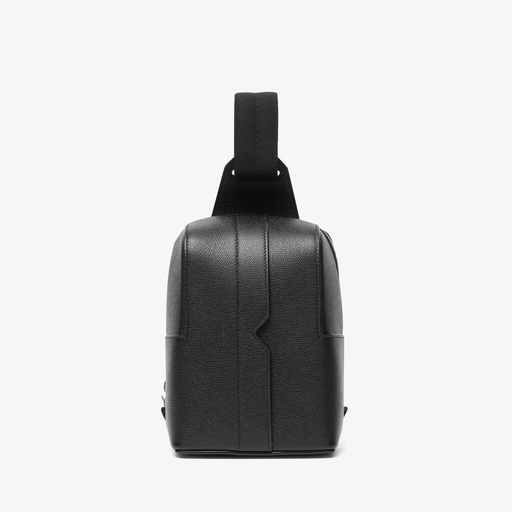 Valextra Zaino monospalla piccolo in Pelle Nera | Valextra V-Line Comprane uno, ottenene uno gratis