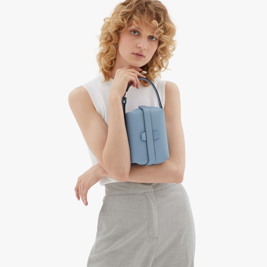 Valextra Borsetta in Pelle Azzurra con tracolla | Valextra Tric Trac Enormi sconti