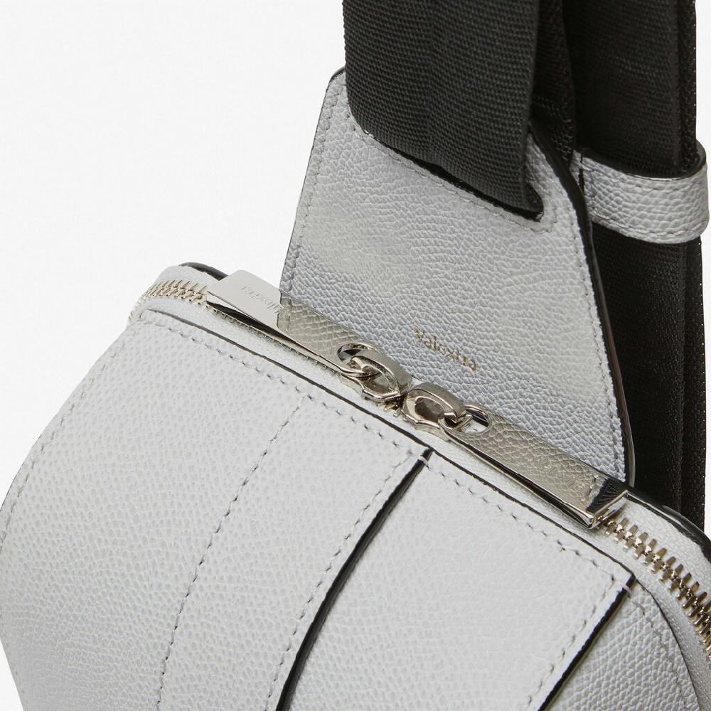 Valextra Zaino monospalla ergonomico in Pelle Grigia | Valextra V-Line Promozione Limitata