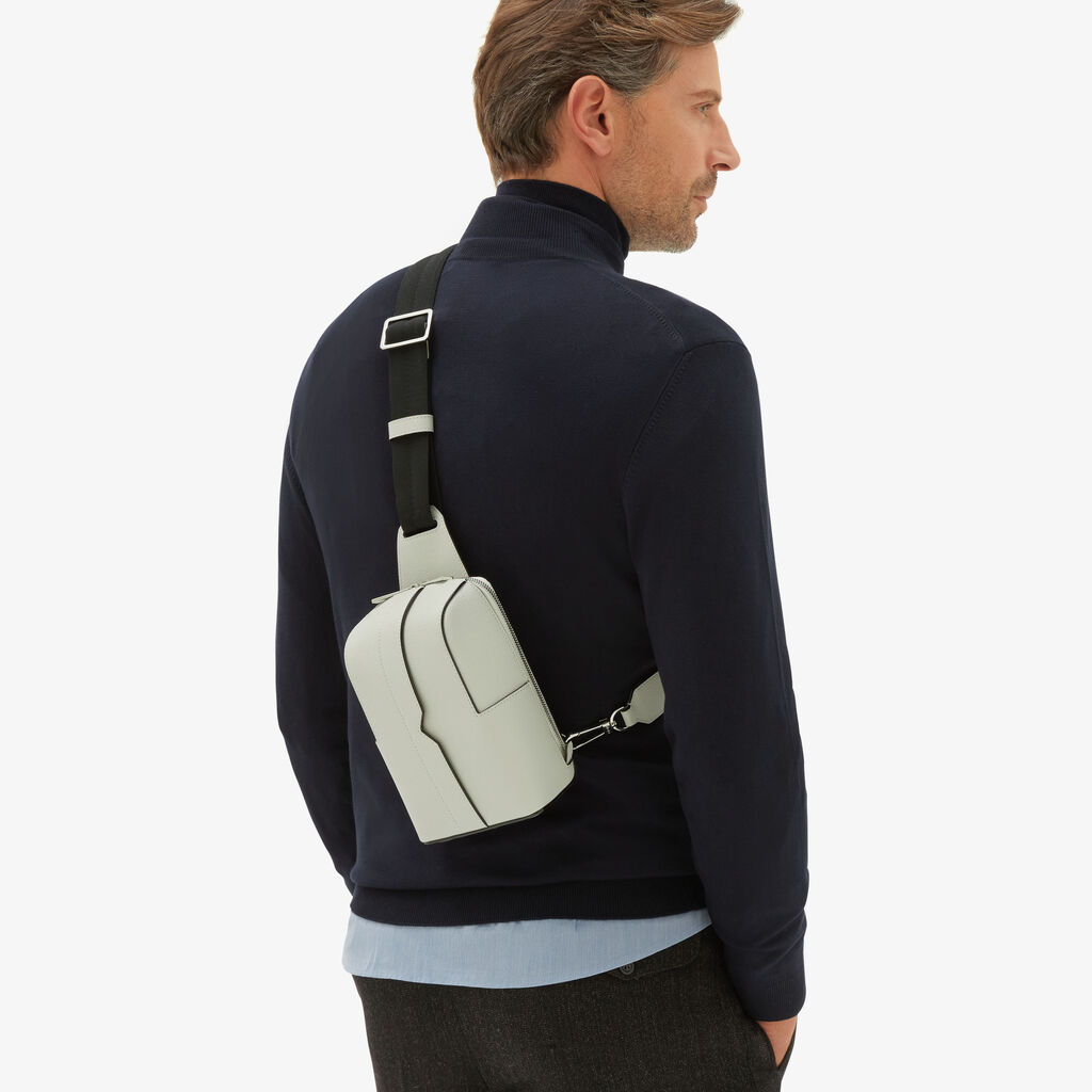 Valextra Zaino monospalla da Uomo di Lusso in Pelle Bianca | Valextra V-Line Fino Al -60%