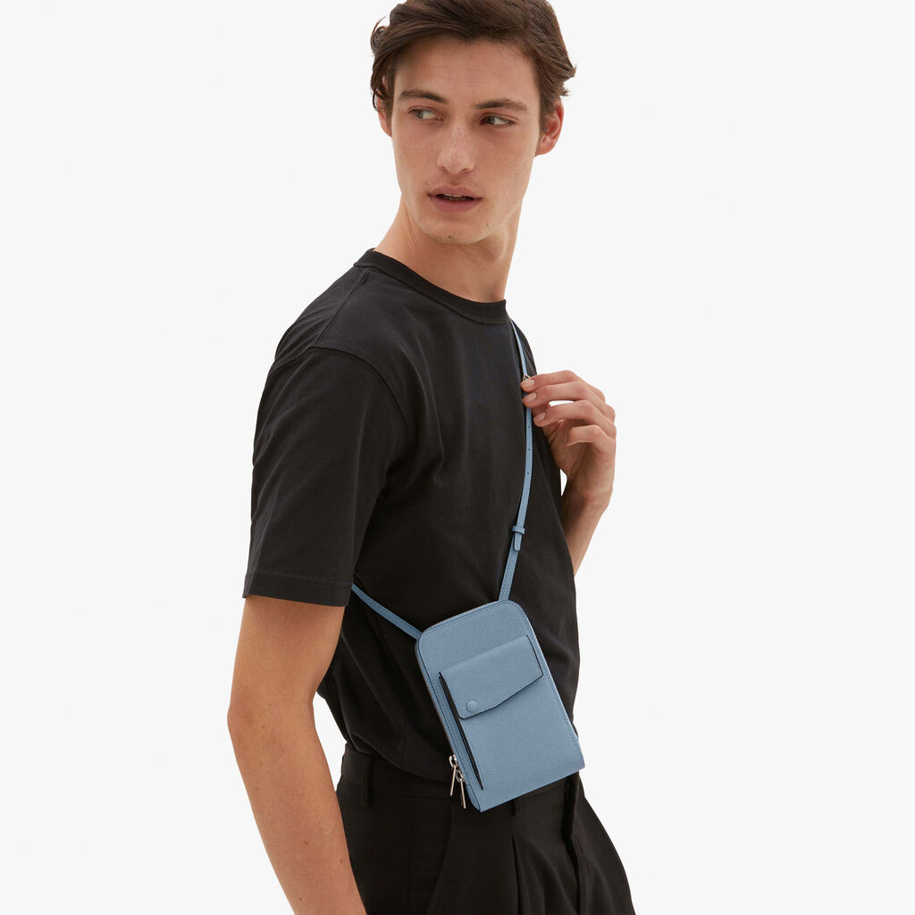 Valextra Porta telefono in Pelle Azzurra con tracolla | Valextra Pocket 50% di sconto con spedizione gratuita