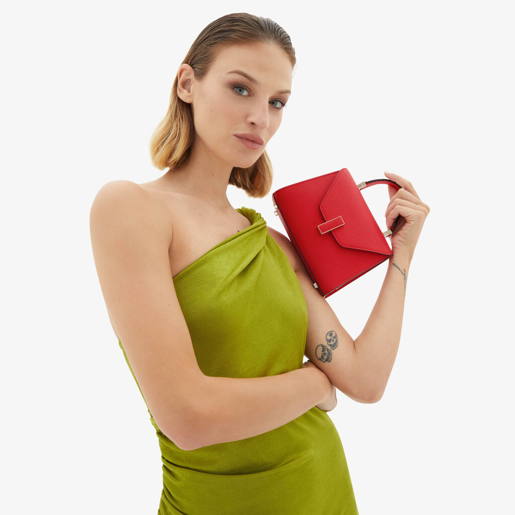 Valextra Borsa a tracolla da Donna in Pelle rigida Rossa | Valextra Iside Offerta San Valentino